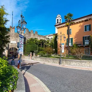 casabiondani-lazise.hotelinveneto.com/